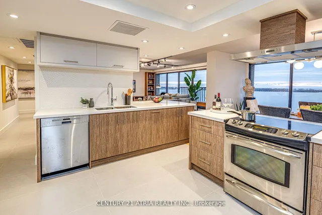 Additional image 20 of 65 Harbour Sq Unit 1401