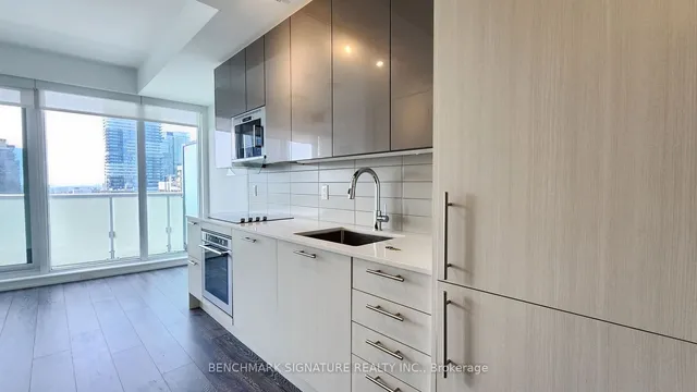 Additional image 7 of 403 Church St Unit 2503
