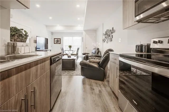 Additional image 9 of 600 Victoria St Unit 9