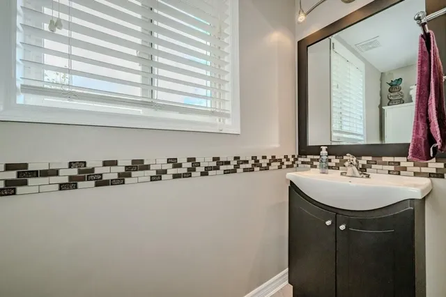 Additional image 28 of 3 REISTVIEW St