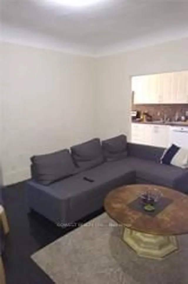 Additional image 23 of 2011 Dundas St