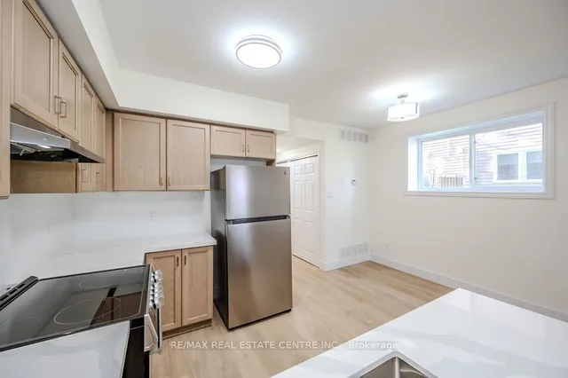 Additional image 13 of 50 Howe Dr Unit 3D