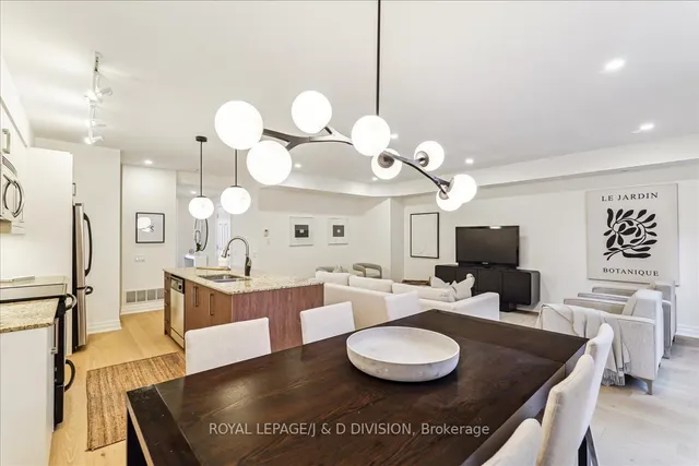 Additional image 15 of 365B Roehampton Ave