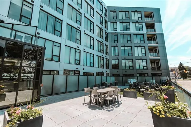 Additional image 25 of 690 KING St Unit 302