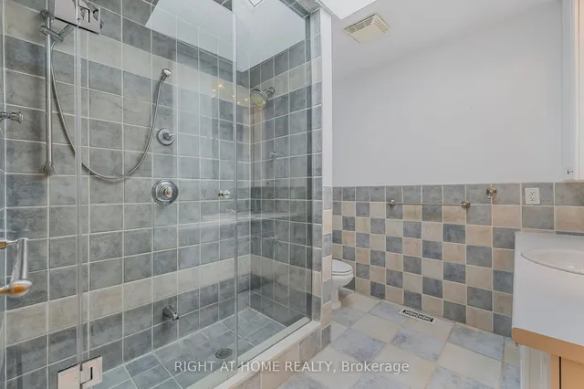 Additional image 20 of 186 Royalavon Cres