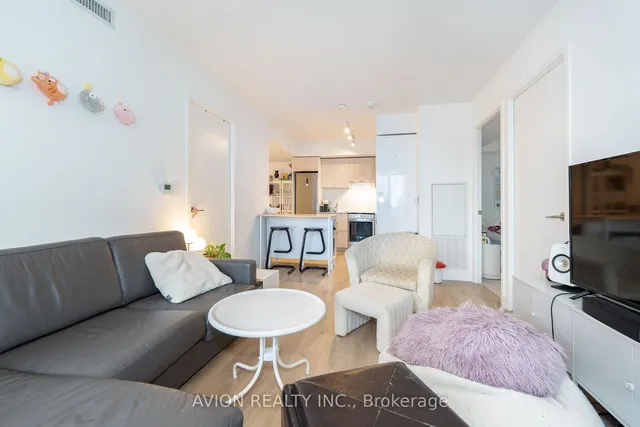 Additional image 18 of 501 yonge St Unit 1112