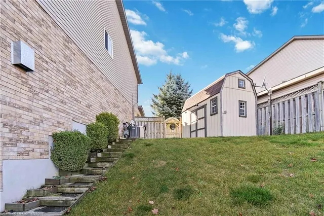 Additional image 45 of 27 Red Clover Cres