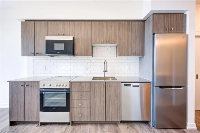 Additional image 11 of 15 Wellington St Unit 303