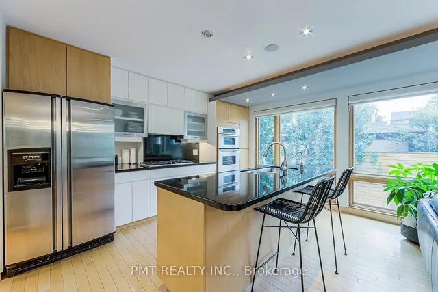 Additional image 18 of 19 Clarendon Ave