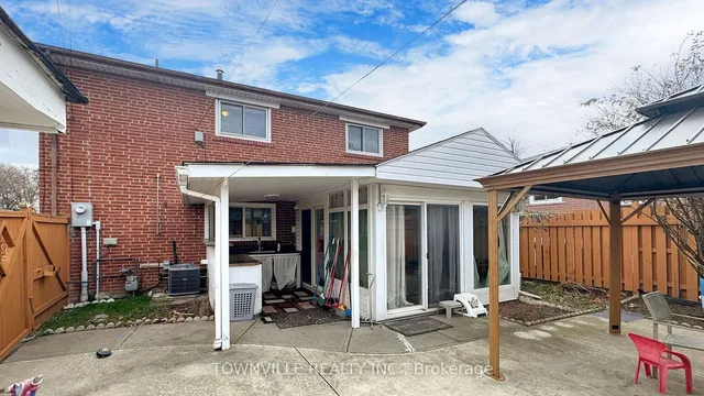 Additional image 36 of 24 Avening Dr