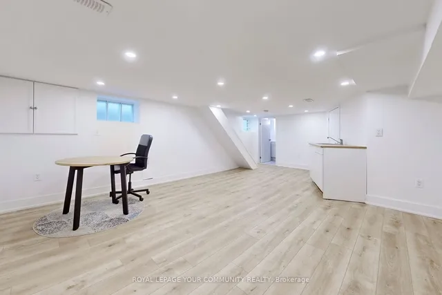 Additional image 29 of 196 Lawrence Ave