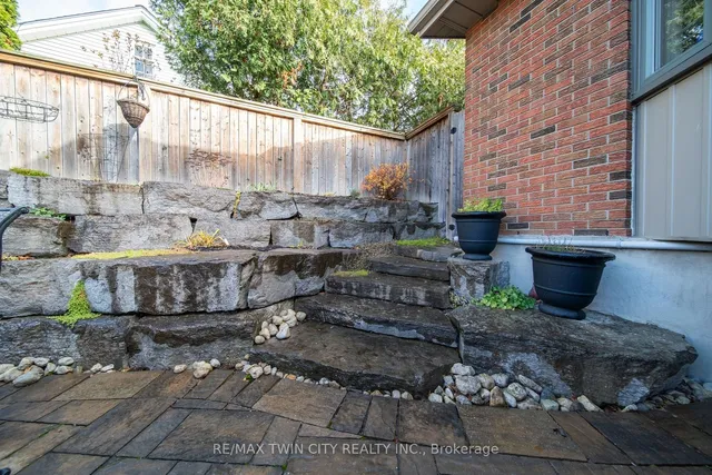 Additional image 39 of 33 Woodview Cres