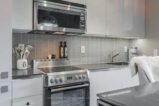 Additional image 11 of 8 Dovercourt Rd Unit 802