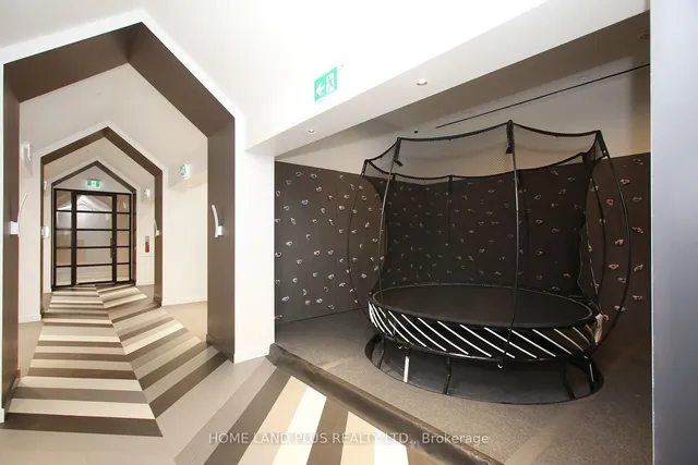 Additional image 29 of 39 Roehampton Ave Unit 2704