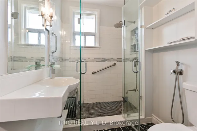 Additional image 22 of 135 Downsview Ave