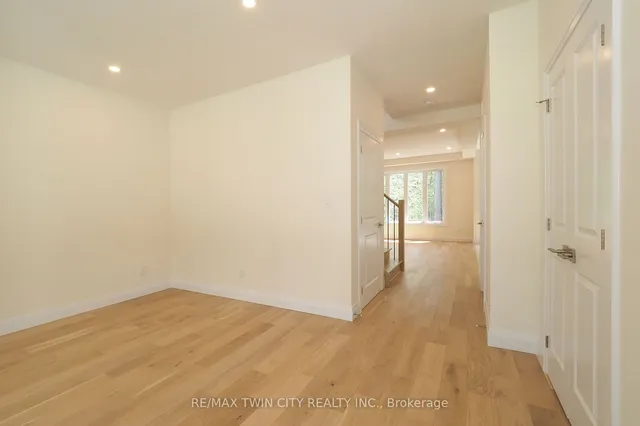 Additional image 6 of 220 JEFFREY Pl