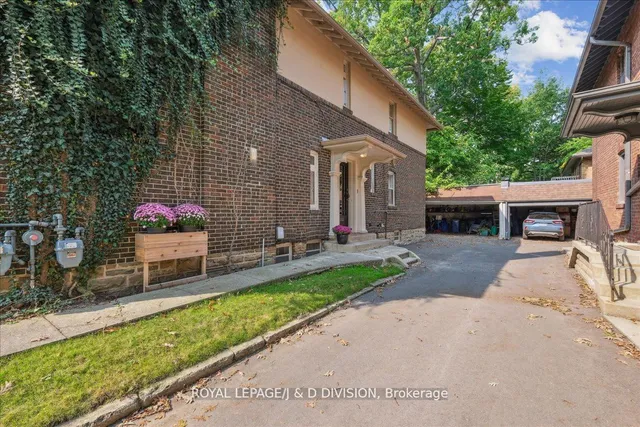 Additional image 34 of 338 St Clair Ave