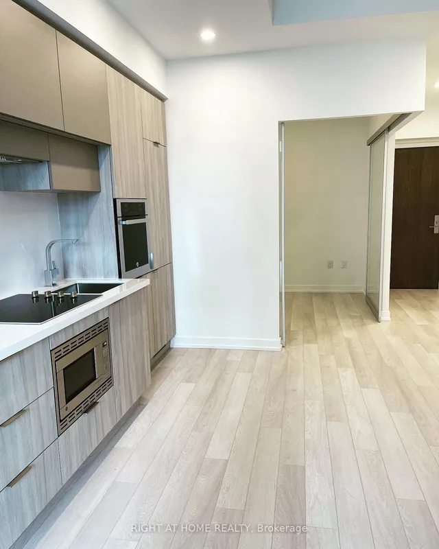 Additional image 5 of 39 Roehampton Ave Unit 314