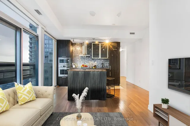 Additional image 7 of 12 york St Unit 3910