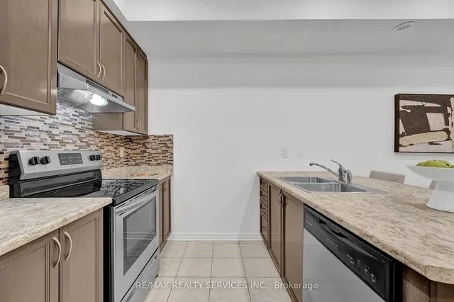 Additional image 10 of 35 Heron Park Pl Unit 12