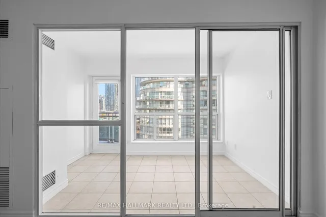 Additional image 14 of 600 Queens Quay Unit 906