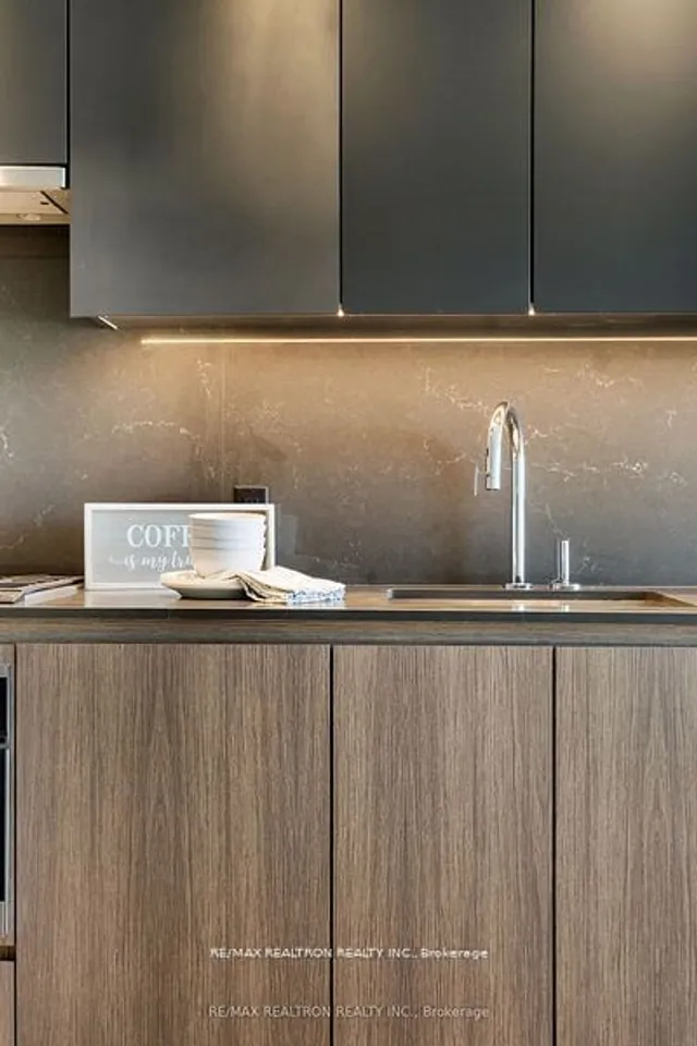 Additional image 9 of 81 Wellesley St Unit 1806