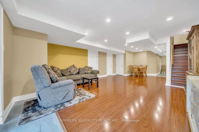 Additional image 29 of 425 Woodbine Ave