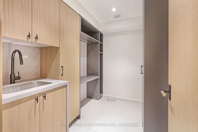 Additional image 24 of 127 Welland Ave