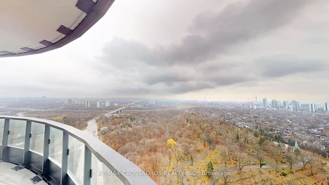 Additional image 32 of 585 Bloor St Unit 3418