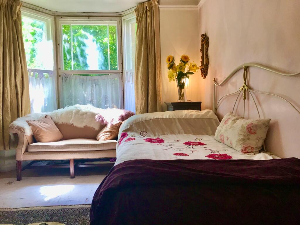 Additional image 4 of Central Glastonbury