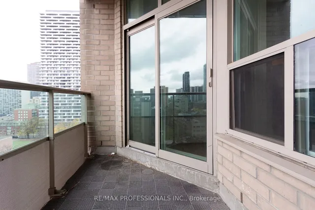 Additional image 20 of 70 Alexander St Unit 1007