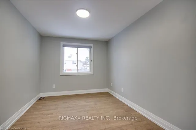 Additional image 15 of 813 Fairway Cres