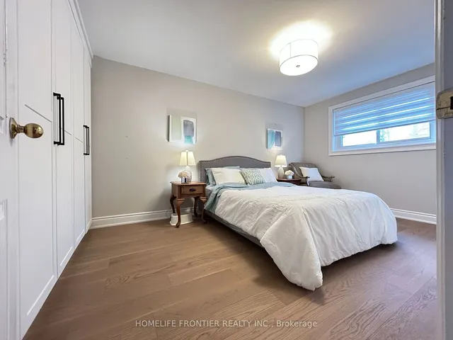 Additional image 18 of 110 Elise Terr