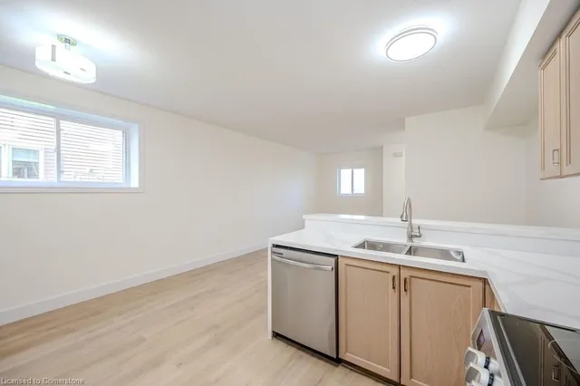 Additional image 13 of 50 Howe Dr Unit 3D