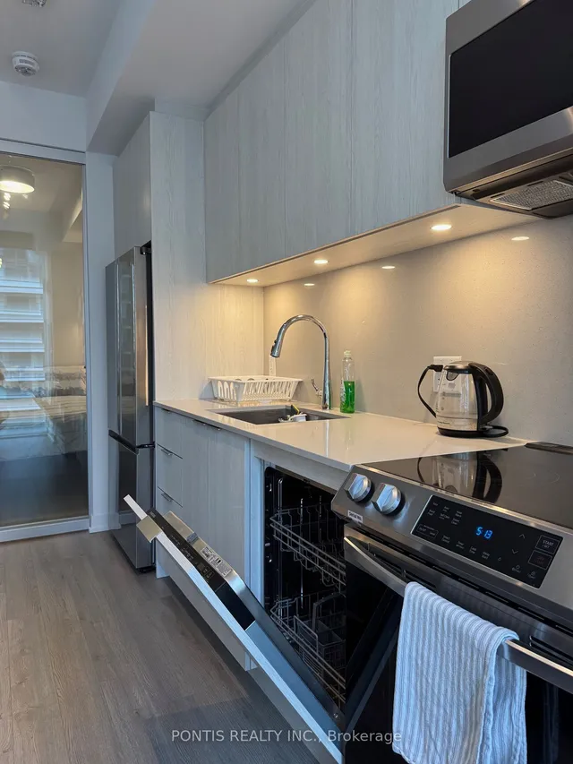 Additional image 10 of 357 King St Unit 1204