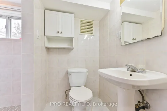 Additional image 30 of 135 Downsview Ave