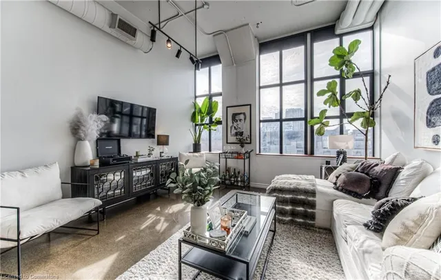 Additional image 18 of 404 King St Unit 306