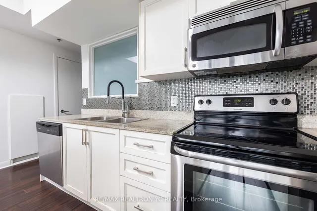 Additional image 17 of 375 King St Unit 1403