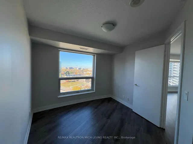 Additional image 16 of 125 Village Green Sq Unit 1109