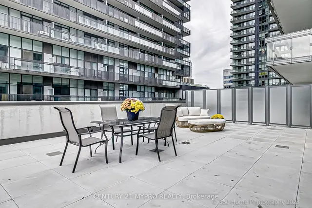 Additional image 12 of 39 Roehampton Ave Unit 505