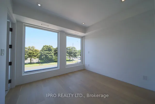 Additional image 10 of 2970B Bayview Ave