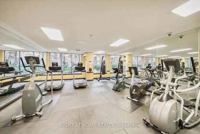 Additional image 33 of 633 Bay St Unit 1407