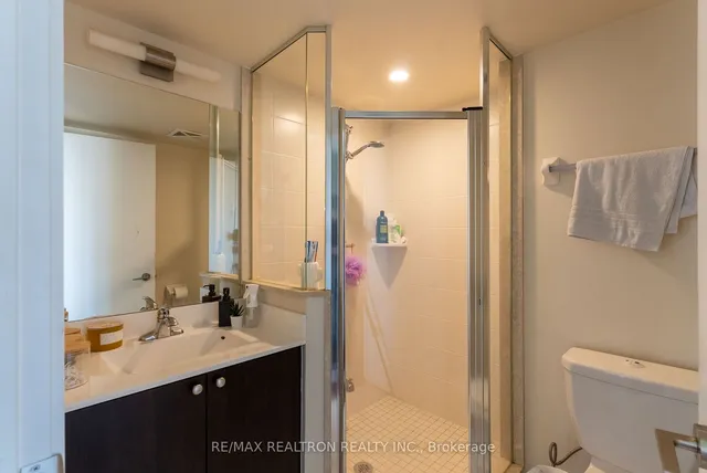 Additional image 18 of 151 Village Green Sq Unit 2102