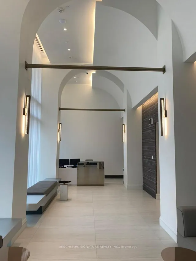 Additional image 13 of 39 Roehampton Ave Unit 710