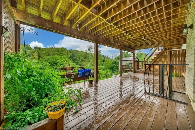 Additional image 37 of 425 Woodbine Ave