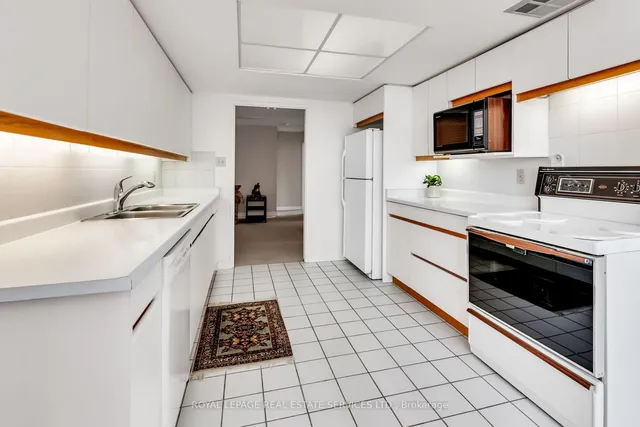 Additional image 22 of 130 Carlton St Unit 603