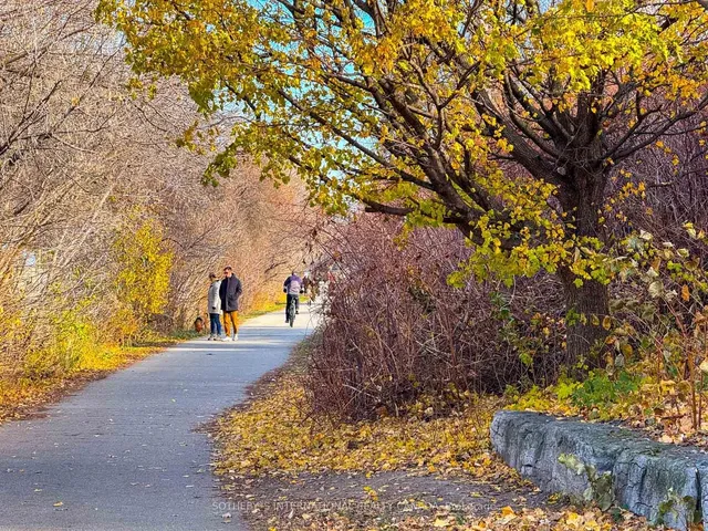 Additional image 22 of 1167 Roselawn Ave