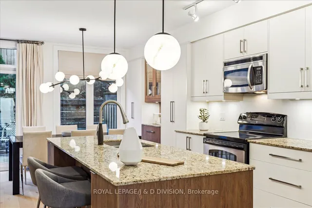 Additional image 10 of 365B Roehampton Ave