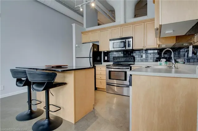 Additional image 12 of 404 King St Unit 104