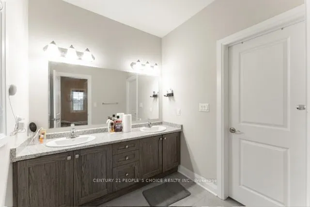 Additional image 33 of 681 Thomas Slee Dr